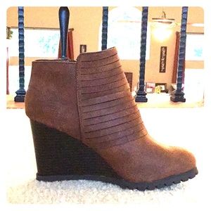 Wedge boots